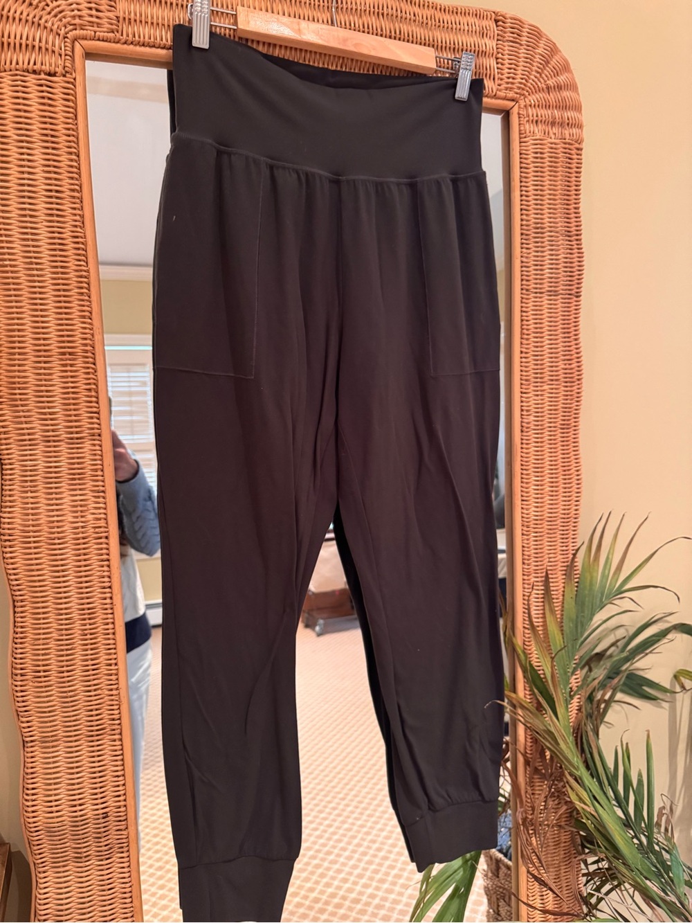 Athleta salutation Joggers with Pockets - dark grey